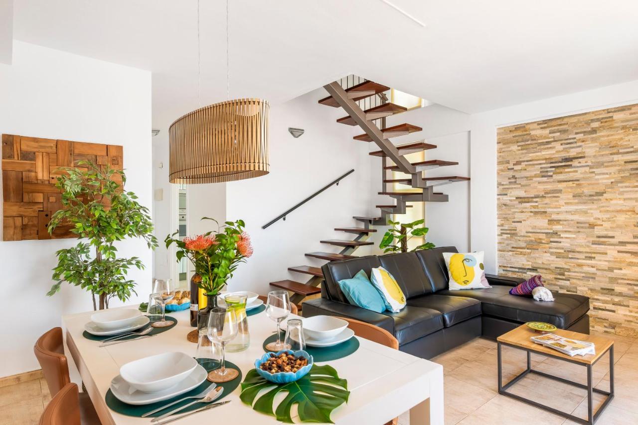Beachfront Triplex With Swimming Pool & Parking Radazul Exterior photo